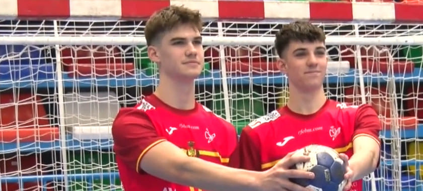 "Барселона" запрещает СМИ разговаривать с 17-летними братьями Джордже и Петаром Цикусами, которые дебютировали в сборной Испании