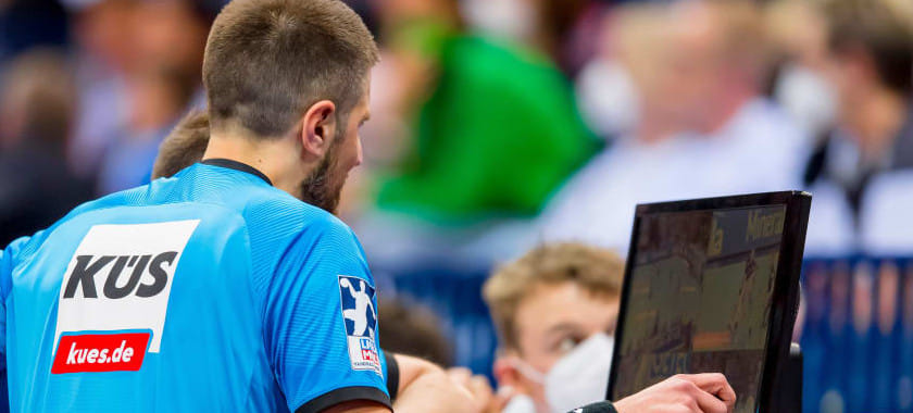 В новом сезоне бундеслиги будет работать система определения взятия ворот. Арбитрам помогут камеры, установленные на воротах