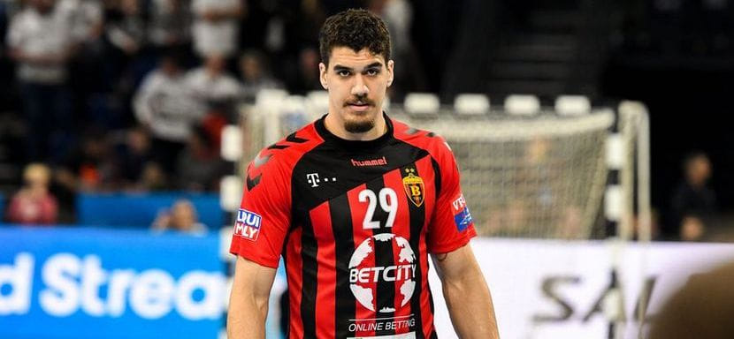 Испания. Правый полусредний сборной Бразилии Жозе Де Толедо подписал контракт с "Вальядолидом"