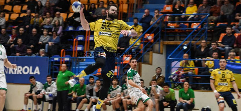 Испания. Один из лидеров чемпионата "Бидасоа" предсказуемо переиграла "Бенидорм" и укрепила позиции в борьбе за 2-е место