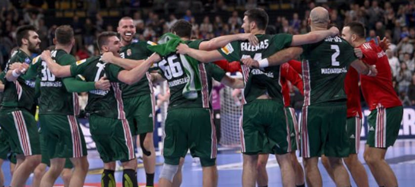 ЧЕ-2024. Гандболисты сборной Венгрии перед одним из матчей турнира передвинули микроавтобус, мешавший проезду их транспорта (ВИДЕО)