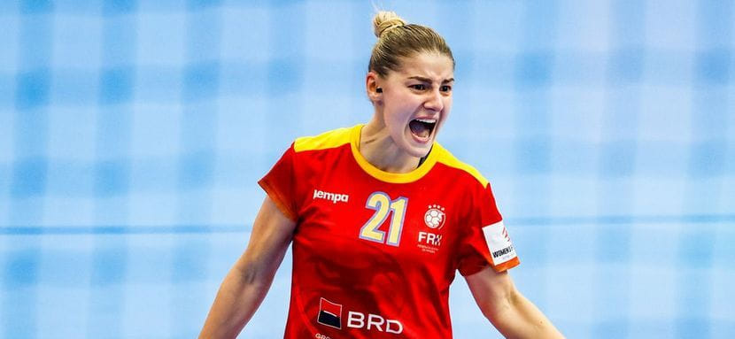 Левая крайняя сборной Румынии Александра Диндилиган остаётся в "Бухаресте"