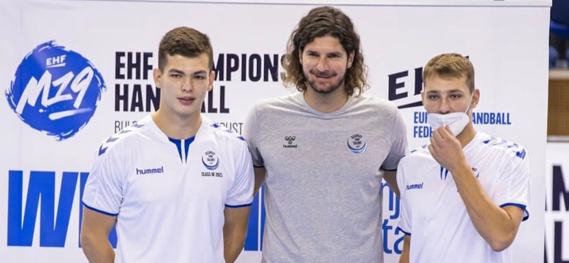 ЧЕ-2021 (U-19). Гандболисты сборной Беларуси Кирилл Самойло и Игорь Белявский приняли участие в мастер-классе Ласло Надя в Варне