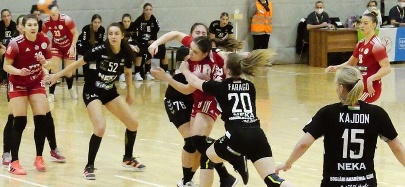 Венгрия. Соседи по турнирной таблице "Дебрецен" и МТК в своих матчах одержали победы, забросив по 35 мячей