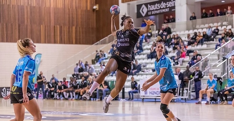 "Пари-92" стал первым полуфиналистом женского Кубка Франции