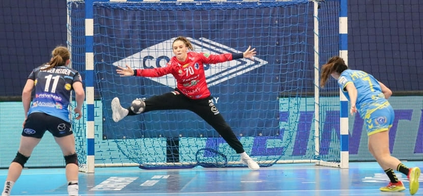 Европейская лига. Вратарь "Шамбре" Эмма Перше стала автором лучшего сейва в пятом туре группового раунда (ВИДЕО)