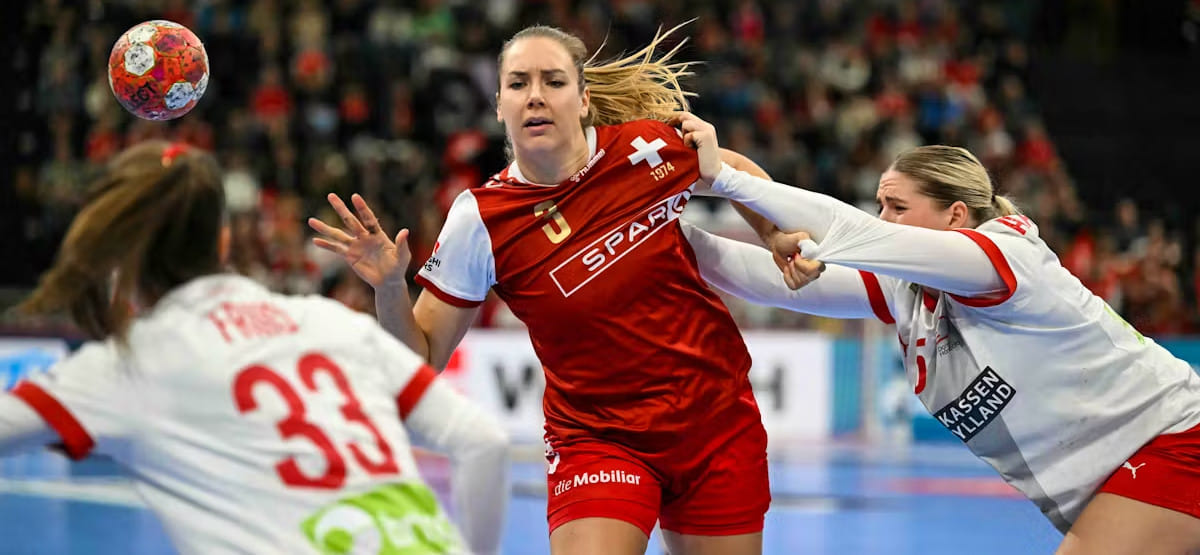 Капитан сборной Швейцарии Керстин Кюндиг: "Это была одна из лучших игр, которую мы провели перед более чем пятью тысячами зрителей"