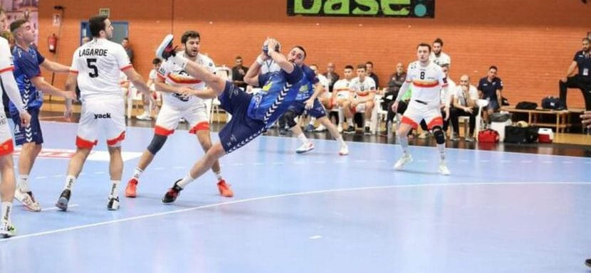 Испания. Линейный сборной Боснии и Герцеговины Драган Шолич сменил "Бенидорм" на "Наву"