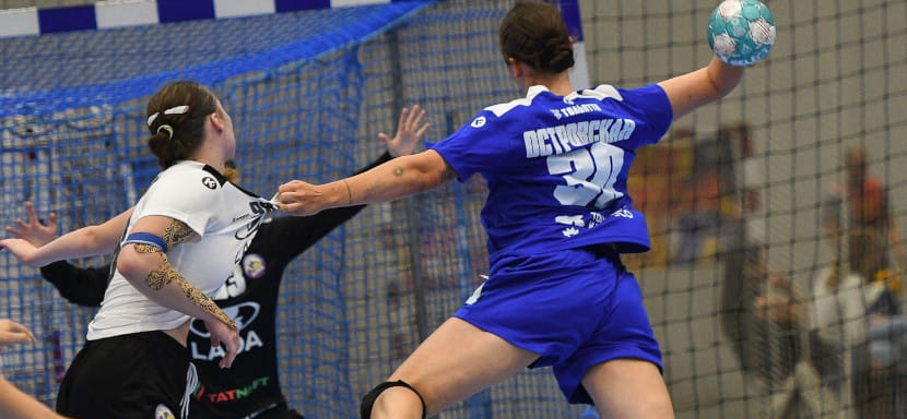 "Лада" с разницей 6 мячей обыграла свой дубль в первый игровой день товарищеского турнира в Тольятти