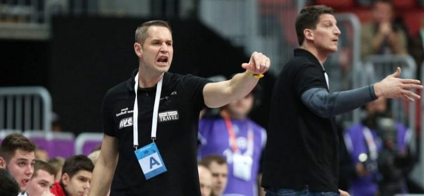 Чехия. После отказа сборной от участия в ЧМ-2021 в отставку отправлены Ян Филип и Даниэль Кубеш. Пост покинул и президент федерации