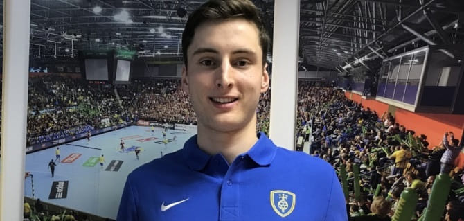 Франция. Словенский правый полусредний Матиц Грошель из "Целе" летом перейдет в "Шартр", за который выступают Сергей Кудинов и Денис Васильев