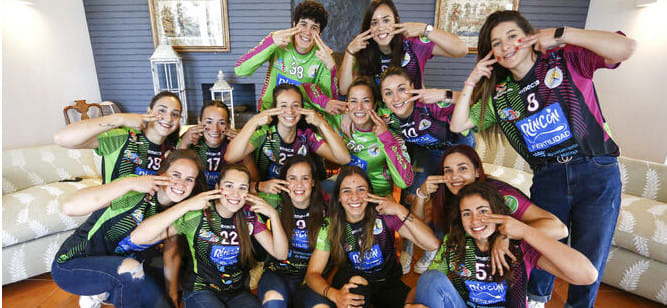 Кубок ЕГФ. "Малага" с преимуществом в четыре мяча обыграла "Локомотиву" в первой финальной игре