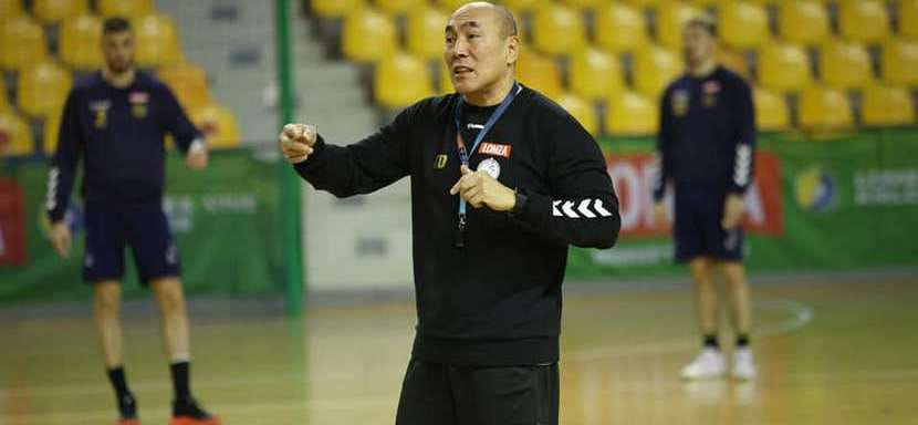 Лига чемпионов. Талант Дуйшебаев: "Если заглянуть в историю, то на площадке "Барсы" редко кто выигрывал. Но я готовлю команду к победе"