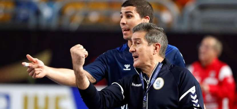 Испания. Маноло Каденас оставил пост главного тренера сборной Аргентины после четырех лет сотрудничества. Его преемником стал Гильермо Милано