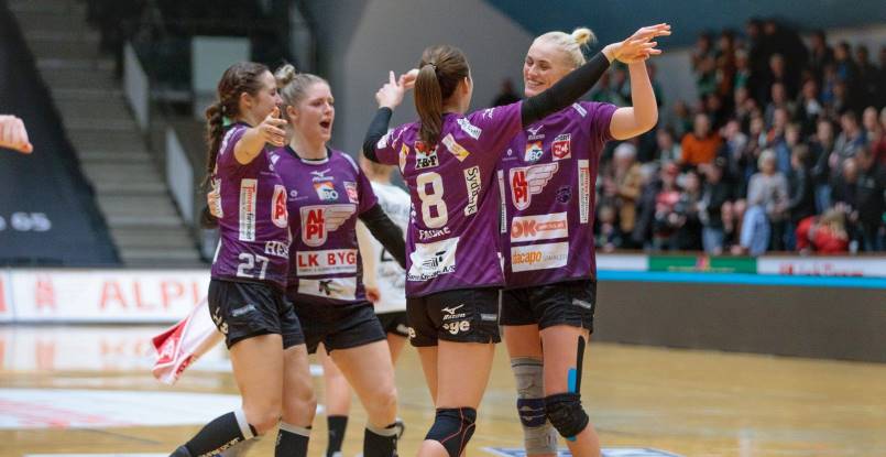 Дания. "Копенгаген" проиграл "Орхусу", "Хернинг-Икаст" обыграл "Нюкебинг" и другие матчи 26-го тура