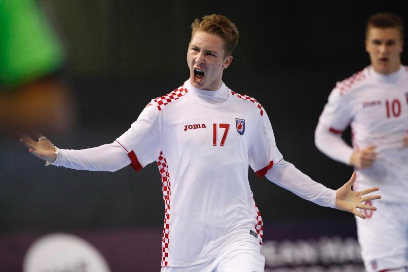 Юношеский ЧЕ-2018. Арифметика на выходной