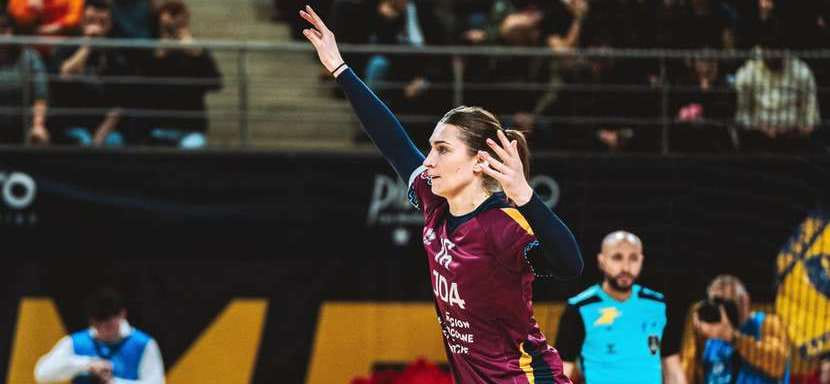 Второй тур подряд автором лучшего сейва в Европейской лиге становится немка Анн-Катрин Гигерих из "Дижона" (ВИДЕО)