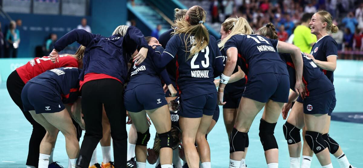 В финале женского турнира сборная Норвегии обыграла команду Франции и в третий раз в истории завоевала золотые медали Олимпийских игр