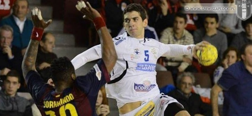 Польша. Российский полусредний Константин Игропуло покидает "Вислу". В клубе из Плоцка его заменит представитель Сербии Предраг Веин