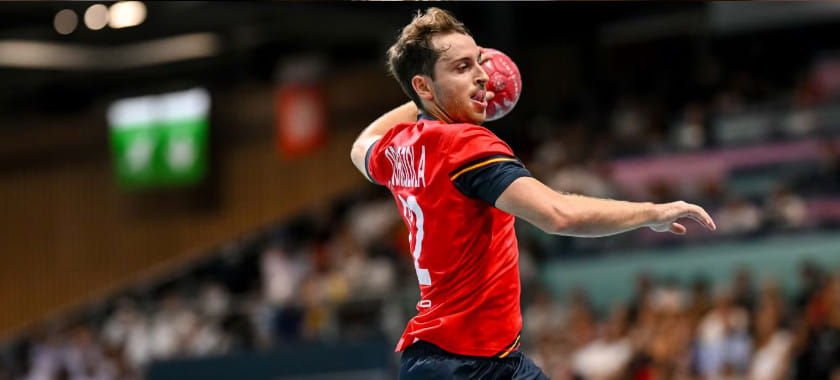 Сборная Испании в нервной концовке обыграла команду Хорватии благодаря голу за несколько секунд до сирены и прошла в 1/4 финала