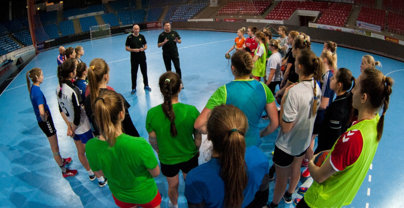 Жребий ЧЕ (U-17). Михаил Измайлов: "Напрягает, что попали в группу к хозяйкам"