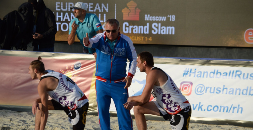 Все — с пляжа. "Еще лет двадцать такого результата никто не покажет: три золота, три серебра"