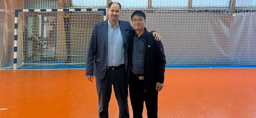 Беларусь. Председатель "Городничанки" Роман Пивень провёл рабочую встречу с представителем Федерации гандбола Китая Яо Фэном