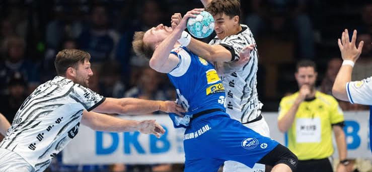 "Киль" выиграл в пятый раз в чемпионате немецкой бундеслиги и возглавляет её турнирную таблицу со 100-процентным показателем