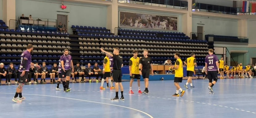 "Чеховские медведи" в товарищеском матче обыграли иранский "Сепахан" с перевесом в шесть мячей