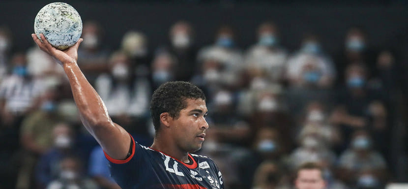 Бундеслига. Олимпийский чемпион Рио разыгрывающий Мадс Менса Ларсен продлил контракт с "Фленсбургом"