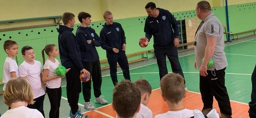 Россия. Представители астраханского "Динамо" провели мастер-класс во время олимпийского урока