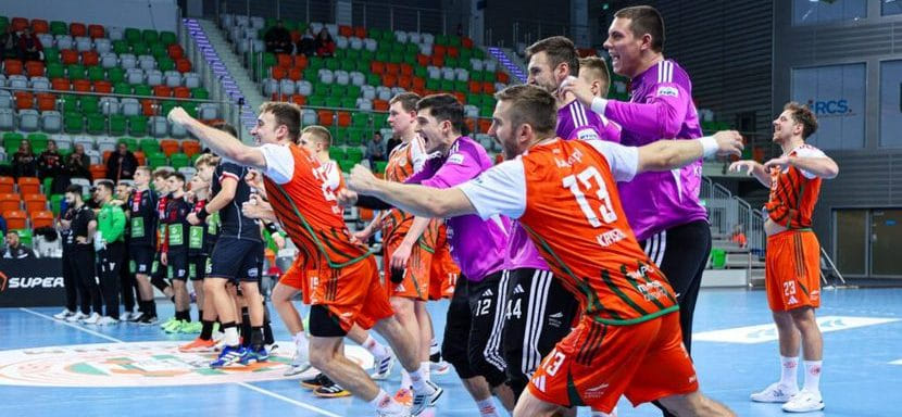 В мужском чемпионате Польши в двух матчах победитель определился в сериях пенальти