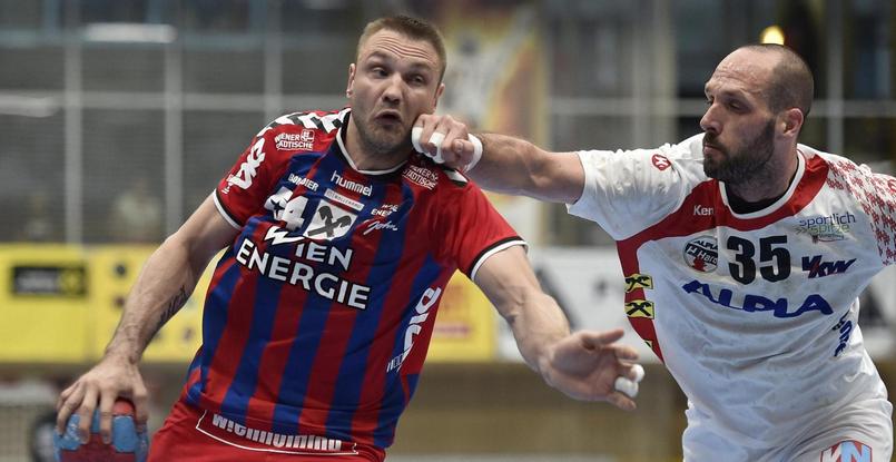 40-летний разыгрывающий австрийского "Файверса" уроженец Литвы Витаутас Жюра получил серьезную травму плеча