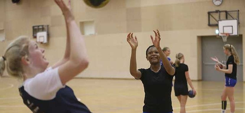 Норвегия. Парадокс. Командам высшего дивизиона разрешены контактные тренировки и матчи, участникам Д2 и фарм-клубам — нет