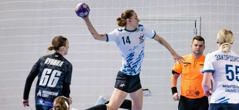 Звенигородская "Звезда" третий раз в сезоне обыграла московский "Луч". Снежанна Вертушкова забросила 13 мячей