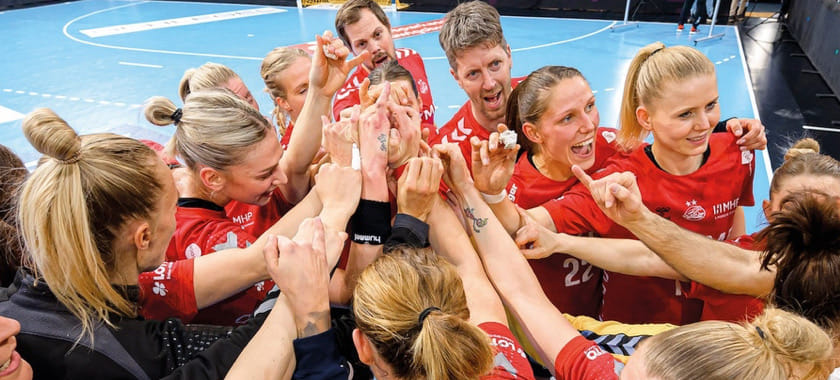 Германия. "Битигхайм" снова крупно обыграл "Боруссию" и продлил победную серию до 34 матчей. Для чемпионства команде осталось набрать 1 очко в 3 играх