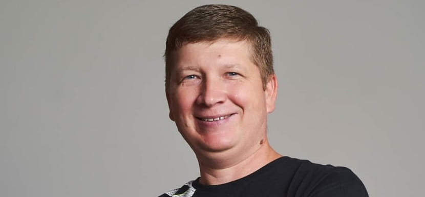 Врач "Астраханочки" Владимир Плеханов на борту самолета вернул к жизни пожилого пассажира рейса Самара — Москва