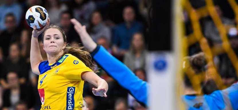 Дания. Левая крайняя "Копенгагена" Оливия Меллегорд травмировала колено в товарищеском матче