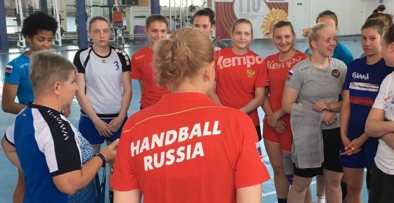 Девичья сборная России работает в Волжском над закладкой общефизической базы