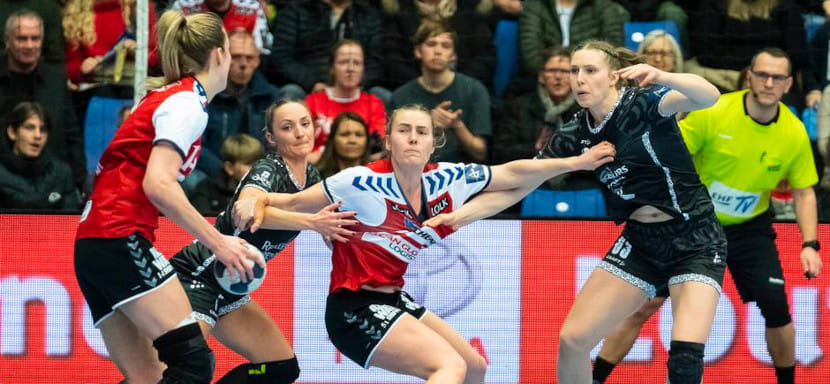 Дания. "Эсбьерг" на выезде обыграл "Силькеборг" и обеспечил себе место в полуфинале. Максимально близок к попаданию в топ-4 и "Хернинг-Икаст"