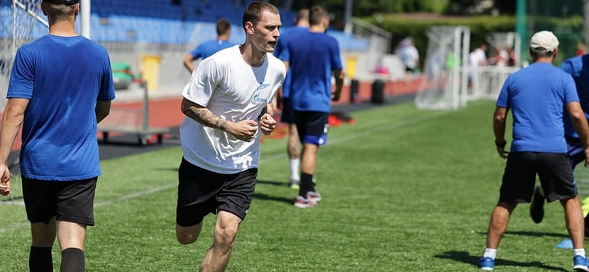 Правый полусредний "Зенита" Валерий Вереин вызван в сборную России, где заменит Сергея Иванова из ЦСКА, получившего травму