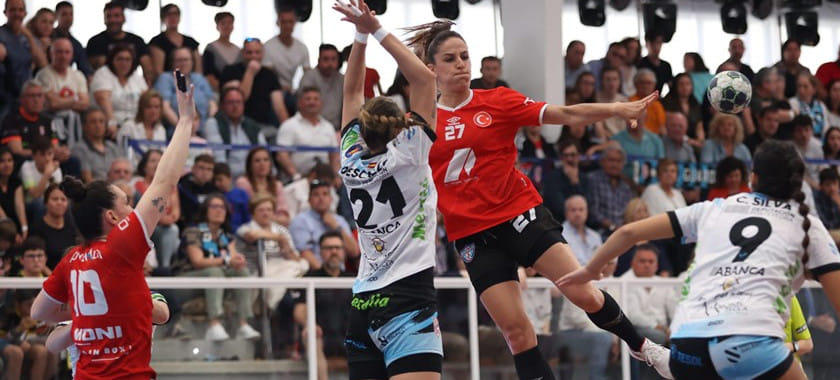 Кубок ЕГФ. "Коньяалты" Ихневой и Санниковой в ответном финальном матче постарается отыграть 6 мячей у испанской "Месалии"