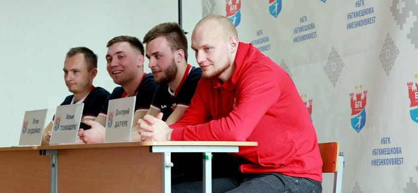 Беларусь. Гандболисты "Бреста" с открытым уроком посетили одну из школ города (ФОТО)