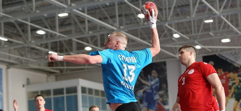 Olimpbet Суперлига. Линейный "Невы" Роман Столяров тренируется по индивидуальной программе из-за травмы руки