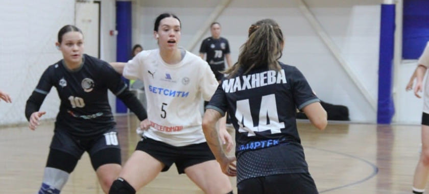 "Ставрополье" дома снова уступило дублю "Ростова" в матче высшей лиги. Снежана Махнёва забросила 10 мячей