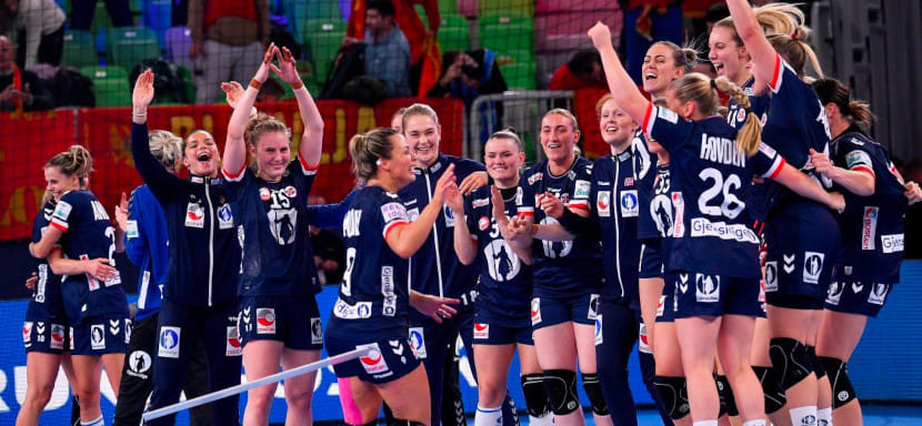 Сборная Норвегии первой квалифицировалась на Олимпийские игры-2024 и чемпионат Европы-2024. На мировом первенстве они — хозяйки