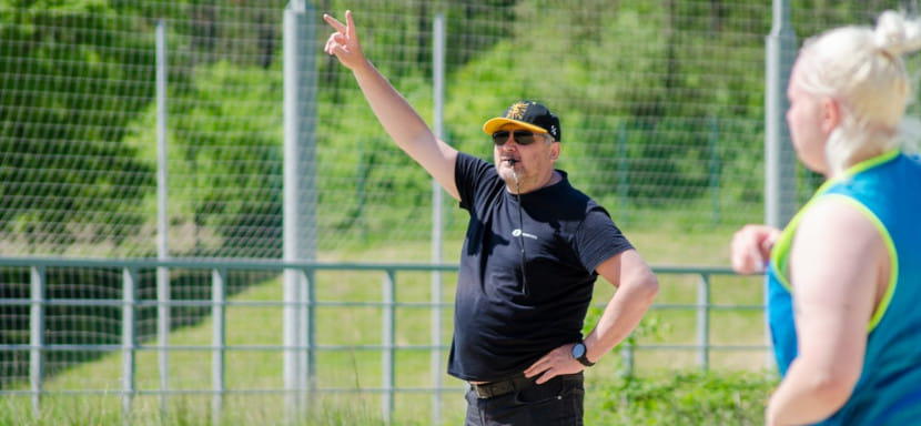 Высшая лига. Сергей Матяж: "Часть девочек планируют летом принять участие в чемпионате России по пляжному гандболу"