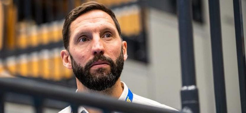 ЧЕ-2022. Менеджер сборной Швеции и трибунный советчик главного тренера Тобиас Карлссон пропустит топ-турнир из-за другой работы