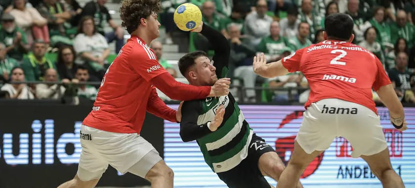 "Спортинг" крупно обыграл "Бенфику" в чемпионате Португалии. Франсишку Кошта забросил 9 мячей, у Никиты Вайлупова 7 голов