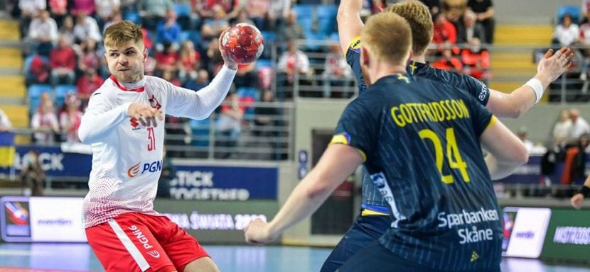 Швеция. 22-летний полусредний сборной Польши Шимон Дзялакевич покинул "Гуммерсбах" и стал игроком "Редбергслидса"